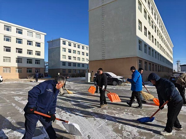 額鹽公司組織開展“匯聚志愿力量 共建美好生活”清雪志愿服務(wù)活動